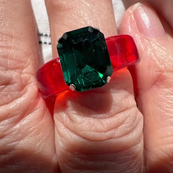 🆕️ Emerald Green and Ruby Red Lucite Ring - Picture 9 of 9